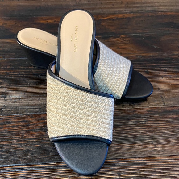 Ann Taylor Factory Womens Size 6.5 Mules - Picture 9 of 9